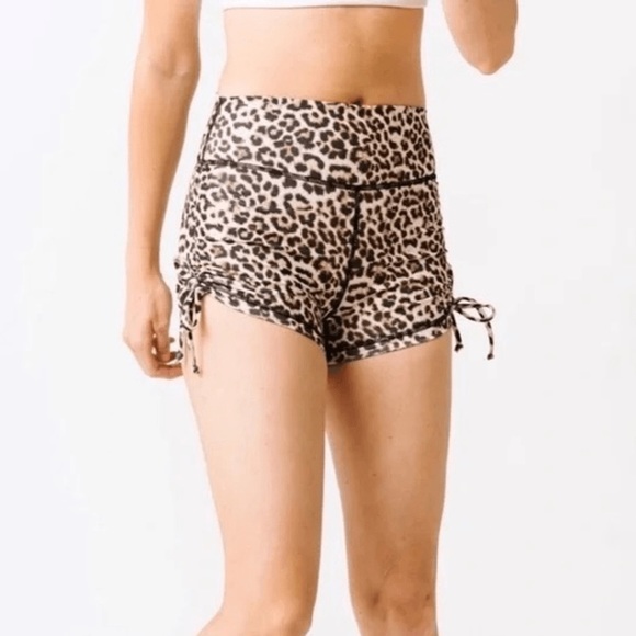 Zyia Women’s Size S Leopard Double Scrunchy Shorts Brilliant Hustle High Waist - Picture 7 of 8
